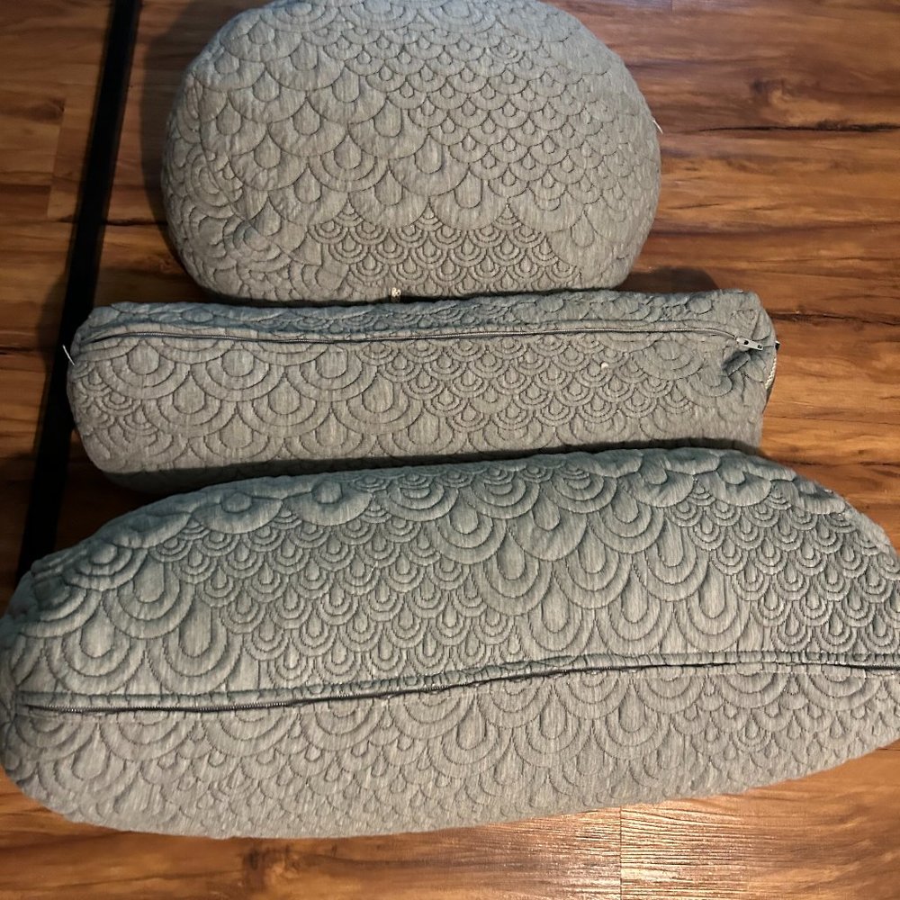 Brentwood Home Meditation pillow set